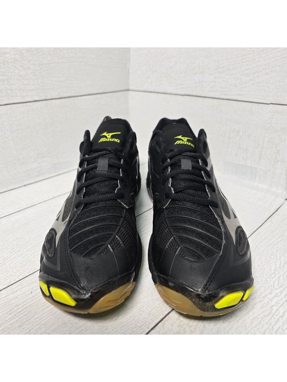 Mizuno Wave Lightning Z3 Men’s Size 11 Volleyball Shoes Black Silver Neon Yellow